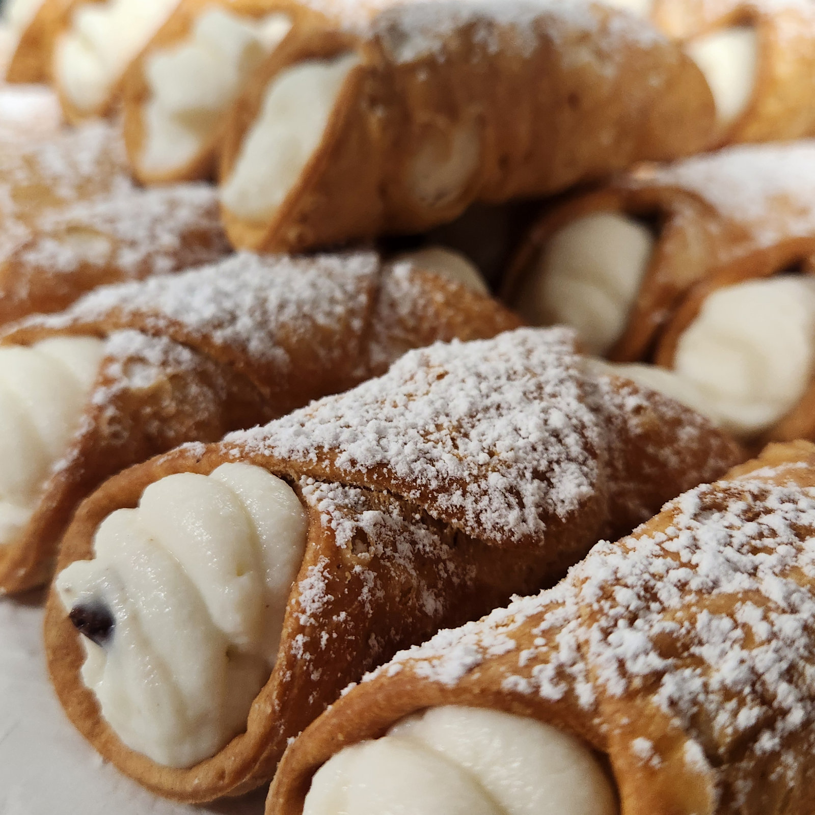 Cannoli, filled to order